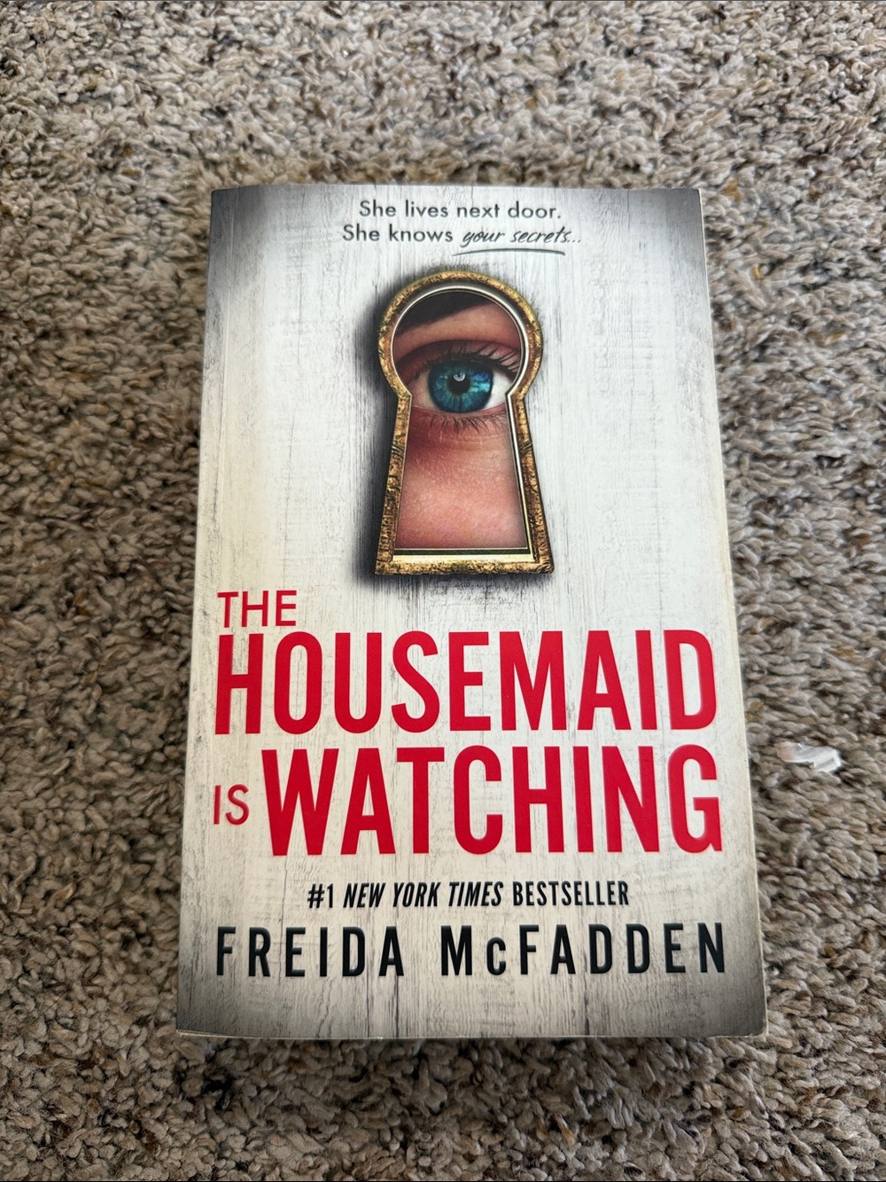 Freida McFadden The Housemaid Is Watching - Paperback Book (White/Red)